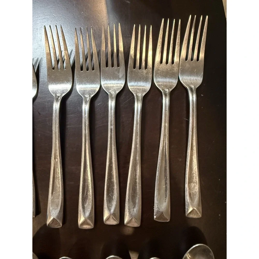 Oneida Gala Impulse Stainless Flatware Lot 29 Pc Silverware Spoons Forks Knives